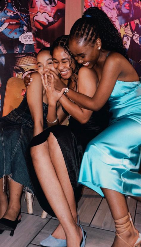 Black Women Vision Board Pictures, Supportive Friends Aesthetic, 2024 Vision Board Aesthetic Black Women, Pretty Best Friends, Friendship Black Women, Black Friendship, Friends Black Women, Friendship Goals Aesthetic, Black Friends Aesthetic