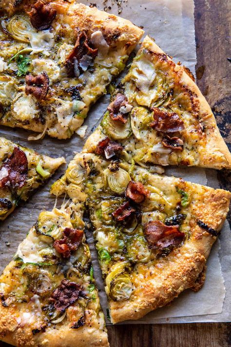 Shredded Brussels Sprout and Bacon Pizza...all the sprouts on top make this pizza kind of like eating salad with a side of cheesy pizza! Homemade Pizza Ideas, Pie Night, 2023 Meals, Honey Pizza, Neapolitanische Pizza, Pizza Pies, Pizza Vegana, Half Baked Harvest Recipes, Bacon Pizza