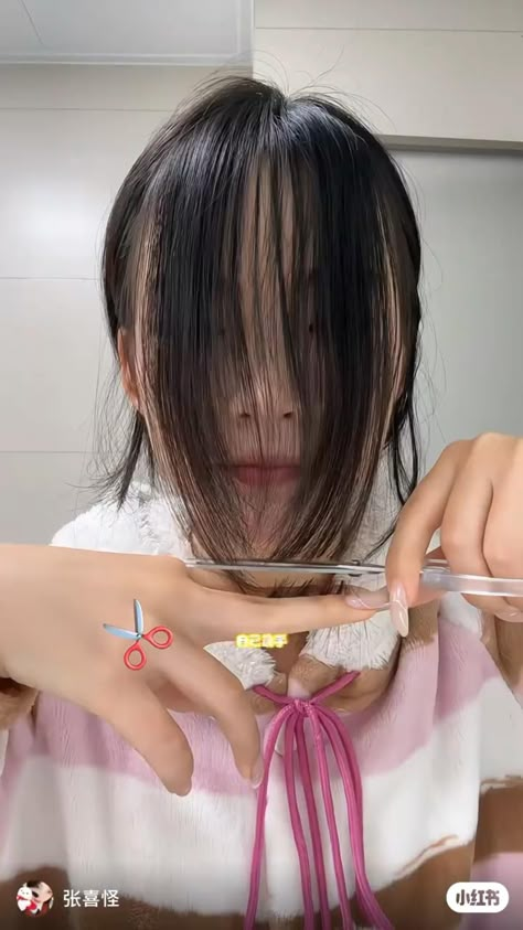 𝖿𝗈𝗅𝗅𝗈𝗐 𝖿𝗈𝗋 𝗆𝗈𝗋𝖾 💗 Xiaohongshu Bangs Tutorial, Curtain Bangs Style Tutorial Flat Iron, Asian Curtain Bangs Tutorial, How To Cute Curtain Bangs Long Hair, How To Trim Your Own Curtain Bangs, How To Set Your Bangs, Curtain Bangs Diy Tutorials, Face Framing Curtain Bangs Tutorial, How To Frame Face With Hair