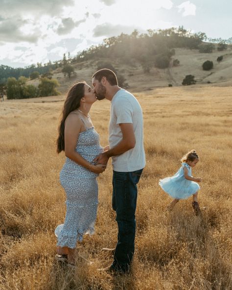 I was so excited to take Emily & Alex’s maternity photos of baby boy and BIG sister looks so proud 🩵 Fun little fact, I had my first maternity photos taken at this ranch for baby Stella who is now almost 11 🥹 Big Sister Maternity Pictures, Maternity Photography With Son, Sister Maternity Pictures, Baby Stella, Winter Maternity, Maternity Shoot, Maternity Photos, Big Sister, So Proud