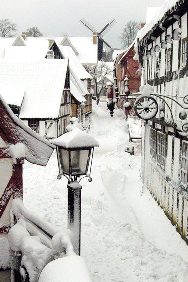 Old School Room, Old Classroom, Christmas Towns, Winter Cabin, Snow Village, Christmas Town, School Room, Christmas Wonderland, Winter Scenery