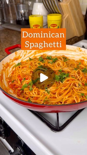 Michelle Disla on Instagram: "Dominican-style spaghetti, or ‘epagetti’ in Spanglish, is a house-hold staple, made better with @maggiusa Whatever you make, Imaggine it with Maggi! #ad #ImaggínateloconMaggi #bigmamacooks #spaghetti #espaguetis    Ingredients ⬇️ 1 lb spaghetti # 8 5 cups water 1 tsp salt 1 tbsp oil + 1 more 1 tsp garlic paste 1 sm red onion ½ cubanelle pepper ½ red bell pepper 1 tbsp olives with the juice Fresh cilantro 1 heaping tbsp tomato paste 1 tbsp Maggi Chicken Flavored Bouillon Powder 1 cup of pasta water ½ cup evaporated milk 1 tbsp butter" Spaghetti Dominicano, Spaghetti With Bell Peppers, Dominican Spaghetti Recipes, Spaghetti Rojo, Dominican Spaghetti, Malt O Meal, Dominican Style, Cubanelle Pepper, Spaghetti With Ground Beef