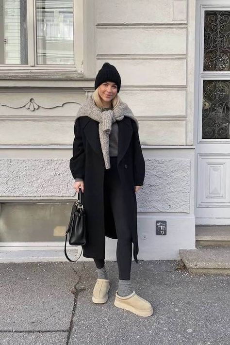 50+ Perfect UGGs Outfit Ideas to Be Cozy and Stylish (Platform, Tasman, Classic Mini, and More) Ugg Tasman Winter Outfit, Black Platform Uggs Outfit, Black Mini Uggs Outfits, Ugg Platform Outfit, Black Uggs Outfit, Mini Uggs Outfit, Uggs Outfit Ideas, Platform Uggs, Chestnut Ugg Boots