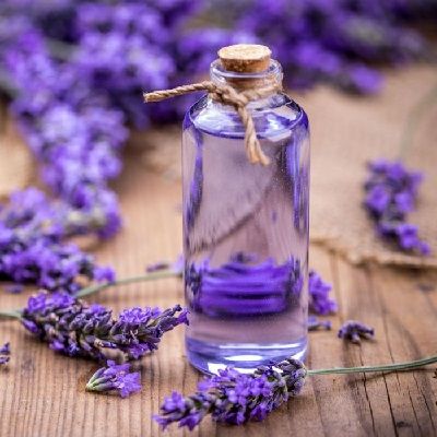 lavender_essential_oil_fermented_rice_onion_juice_natural_hair_products_hot_og_growth_rinse Lavender For Hair, Lavender Hair Oil, Lavender Oil Benefits, Massage Oil Blends, Feet Massage, Mint Hair, Fresh Lavender, Hair Remedies For Growth, Lavender Hair