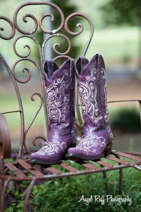 I might actually consider wearing cowboy boots... maybe. Purple Cowboy Boots, Mode Country, Cowgirl Boots Wedding, Bota Country, Purple Boots, Purple Stuff, Wedding Boots, Everything Purple, Purple Things