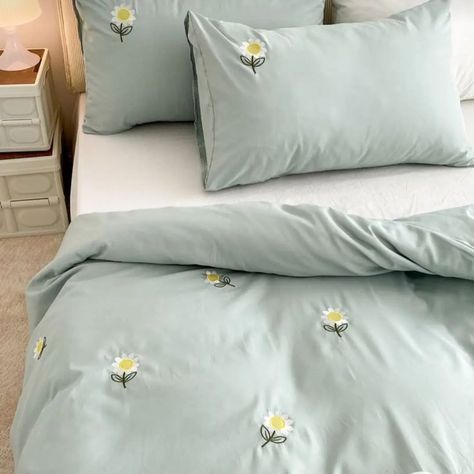 DESIGNER KING SIZE EMBROIDERED BEDSHEET SET🔥 ⬅️Size : 100/108 inches ⬅️Fabric : 100% soft Cotton ⬅️Set Contains: 1 bedsheet with 2 pillow covers ⬅️Fine EmbroiderY ⬅️Machine Washable 1599 free ship Bed Sheet Painting Design, Bed Cover Design, Embroidered Duvet Cover, Designer Bed Sheets, Bedroom Deco, Designer Bedding Sets, Cozy Room Decor, Bed Linens Luxury, Beautiful Bedding