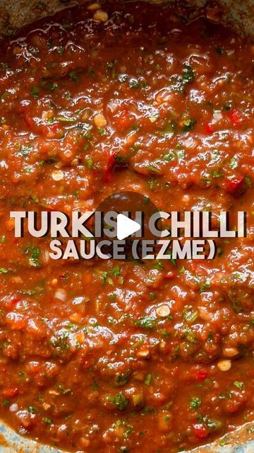 Turkish Chilli Sauce Recipe, Ezme Recipe, Grilled Protein, Kebab Sauce, Middle Eastern Recipes Arabic Food, Tomato Dipping Sauce, Turkish Dishes, Protein Rice, Turkish Kebab