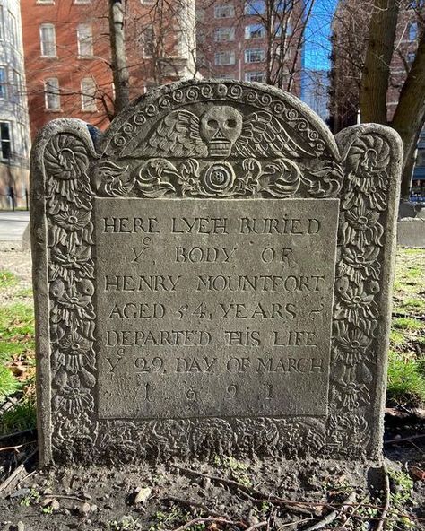 Colonial Gravestones, Old Gravestones, New England Gravestones, Cemeteries Photography, Art Assignments, Colonial America, Old Cemeteries, Cemetery Art, Grave Marker