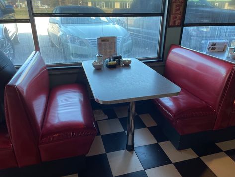 Diner Drawing Reference, Sitting In Diner Booth Reference, Small Town Diner Aesthetic, Diner Reference, Vintage Diner Aesthetic, 80s Diner, Diner Photography, Restaurant Reference, Diner Background