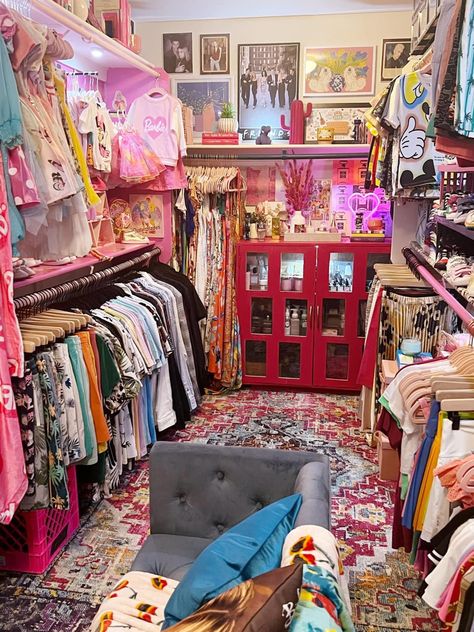 Maximalist Closet, Home Dressing Room, Room Y2k, Dream Dressing Room, Maximalist Home, Barbie Room, Girly Bags, Pretty Room, Dream Living