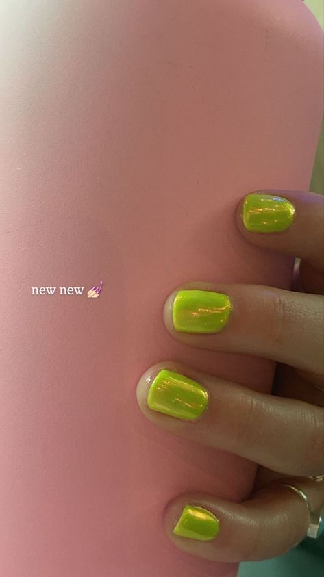 Dip Powder Nails Aesthetic, Cool Painted Nails, Modern Minimalist Nails, Glazed Gel Nails, Neon Nails Chrome, Neon Nails With Chrome, Lime Chrome Nails, Neon Orange Chrome Nails, Short Nail Chrome