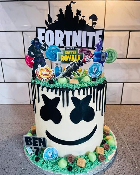 Gaming Theme Cake, Fortnite Cake For Boys, Easy Fortnite Cake, Birthday Cake For Boys, Fortnite Birthday Cake, Cake Fortnite, Fortnite Cake, Baby Boy Birthday Cake, 10 Birthday Cake