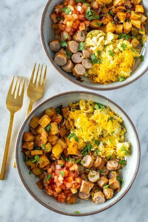 Breakfast Bowls {Easy Meal Prep} - The Girl on Bloor Week Of Breakfast, Breakfast Protein Bowl, Easy Breakfast Before Work, Diet Bowls, Low Calorie Breakfast Bowl, Breakfast Potato Bowl, Healthy Breakfast Bowls Meal Prep, Breakfast Bowl High Protein, Breakfast Bowl Savory