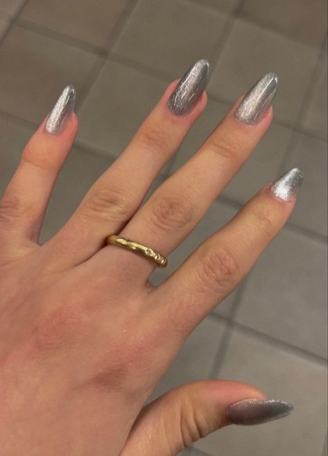 Silver Nails Sns, Silver Glitter Nails Aesthetic, Silver Nails Coffin Shape, Silver Velvet Nails, Silver Oval Nails, Silver Nails Sparkle, Silver Sparkly Nails, Silver Sparkle Nails, Mitch Rowland