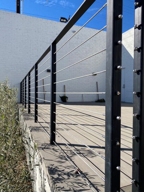 Ballustrade Metal Exterior, Patio Balustrade Ideas, Balustrade Exterior, Balustrade Outdoor, Balustrade Ideas, Cable Stair Railing, Exterior Railing, Exterior Stair Railing, Patio Under Decks