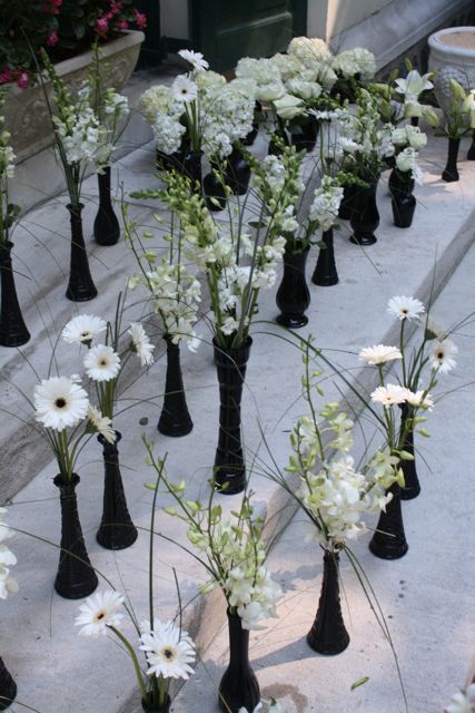 Black And White Party Decorations, Black And White Centerpieces, Bud Vases Wedding, White Wedding Centerpieces, White Party Decorations, Black And White Wedding Theme, Black White Parties, White Centerpiece, White Wedding Theme