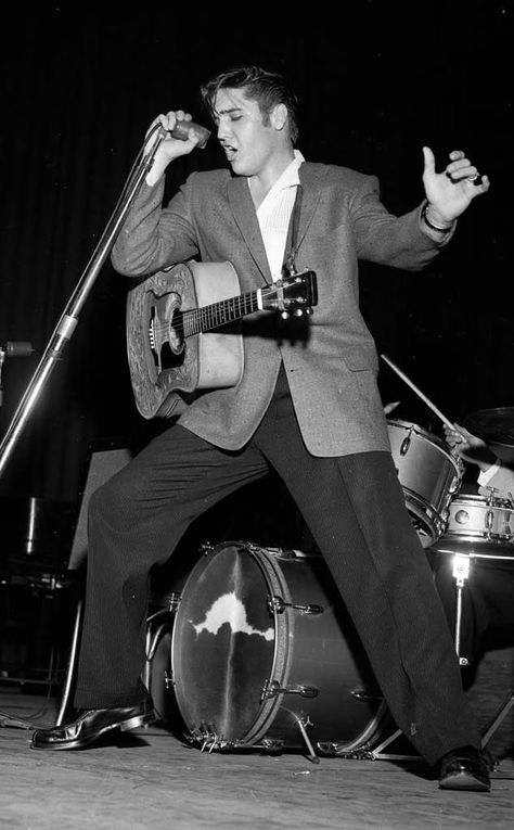 Elvis Performing, Elvis Presley Family, Milton Berle, Sun Records, Young Elvis, Elvis Presley Pictures, Elvis Presley Photos, Priscilla Presley, Lisa Marie Presley