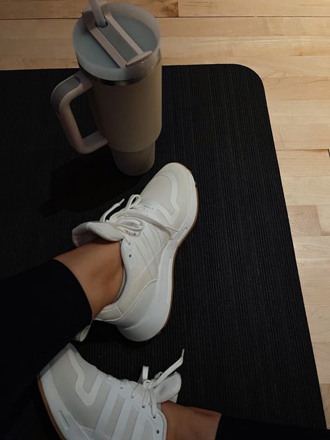 Gym Shoe Outfits For Women, Gym Shoes Aesthetic, Aesthetic Running Shoes, Hobbies Journal, Running Shoes Aesthetic, Gym Shoes Outfit, White Gym Shoes, Mood Broad, 23 Vision Board