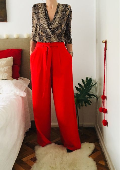 Outfit Pantalon Rojo, Cropped Pants Outfit, Outfit Pantalon, Kingdom Hall, Pants Outfit Fall, Trouser Outfit, Outfit Fall, Jeans Outfit, Beautiful Fashion