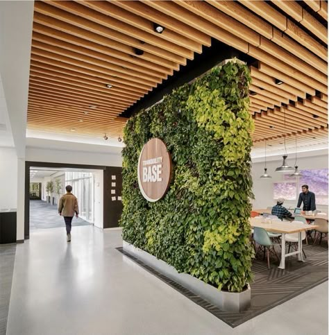 Office Green Wall Design, Green Wall Office, Concept For Interior Design, Green Lobby, Office Feature Wall, Entrance Signage, Office Dividers, Industrial Office Design, Medical Office Design