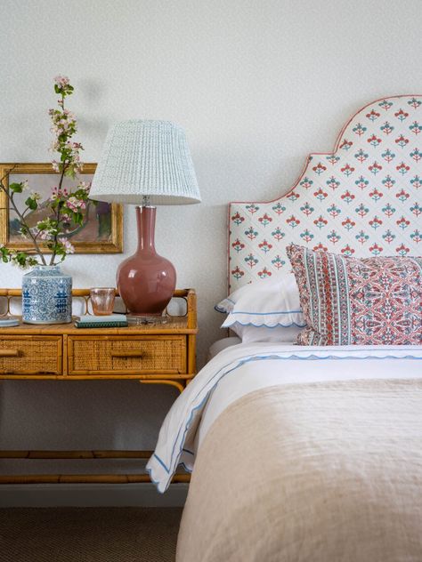 Sean Symington, Bert And May Tiles, Feminine Room, Cotswold Cottage, Country Style Interiors, Built In Banquette, Glam Pad, Loft Bedroom, English Country Style