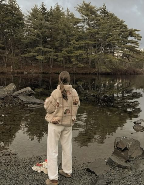 Hiking Cold Weather Outfit, How To Do Tattoos, Cabin Outfit, Slow Moments, Nature Outfits, Camping Vibes, Lake Side, Feminine Wardrobe, Cold Weather Outfit