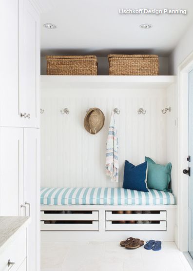 Shoe storage drawers in the hall: the open pulls give ventilation. | Lischkiff Design Planning via houzz Small Mudroom Ideas, Decoration Hall, Laundry Room Update, Farmhouse Mudroom, Mudroom Entryway, Coastal Interiors Design, Mudroom Design, Entry Way Design, Air Bnb