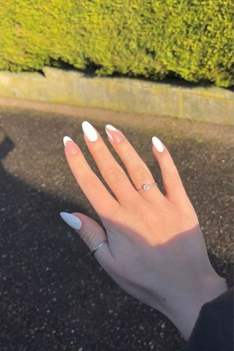 Round White Nail Designs, Cute White Acrylic Nails Almond, Simple Nails That Match Everything, Cute Almond Nails White, Pretty White Nails Acrylic, White Nails With One Design, White Nails Ring Finger Design, White Acrylic Nails With Design Almond, White Nail Designs Almond Shape