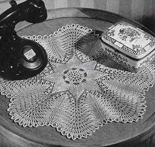 Knit Doily, Doily Pattern, Vintage Knitting Patterns, Crochet Cross, How To Start Knitting, Doily Patterns, Crochet Rug, Dreamcatchers, Knitting Tutorial