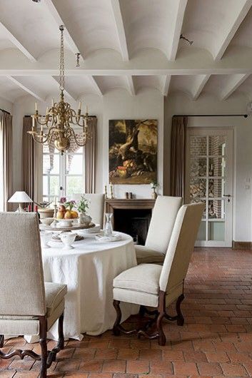 . Belgian Pearls, Dining Room Inspiration, French Decor, Dining Room Ideas, Dining Areas, Breakfast Room, Dining Room Design, The Dining Room, Beautiful Interiors