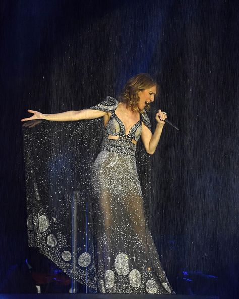 Celine Dion shakes statue of late husband's hand before concerts Celine Dion Concert, Celine 2016, Céline Marie Claudette Dion, Vegas Residency, The Colosseum, Gown Inspiration, Las Vegas Shows, Women In Music, Famous Singers