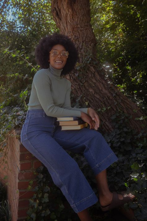 Librarian Fashion Outfits, Black Professor Aesthetic, Black Librarian Aesthetic, Light Academia Black Women, Professor Aesthetic Woman, Beneatha Younger, Nerdy Women, Librarian Fashion, Professor Aesthetic