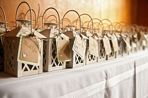 Wedding Guest Table Decor, Unique Rustic Wedding, Wedding Guest Table, Trendy Wedding Favors, Lantern Centerpiece Wedding, Weddings Idea, Guest Favors, Tea Decor, Mini Lanterns