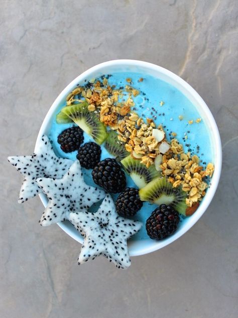 Treat yourself to this vibrant blue majik smoothie bowl that will give you the energy to fuel your day! Summer Smoothie Bowl, Blue Majik, Protein Breakfast Smoothie, Vegan Smoothie Recipes, Banana Smoothie Bowl, Smoothie Bowl Healthy, Acai Smoothie, Summer Smoothies, Strawberry Banana Smoothie