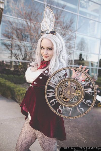 Steampunk White Rabbit (Alice in Wonderland) #cosplay at KatsuCon 2017, Photo by DTJAAAAM Steampunk White Rabbit, Alice Photoshoot, Alice In Wonderland Cosplay, Halloween Alice In Wonderland, White Rabbit Costumes, Wonderland Cosplay, Rabbit Alice In Wonderland, White Rabbit Alice In Wonderland, Iconic Movie Characters