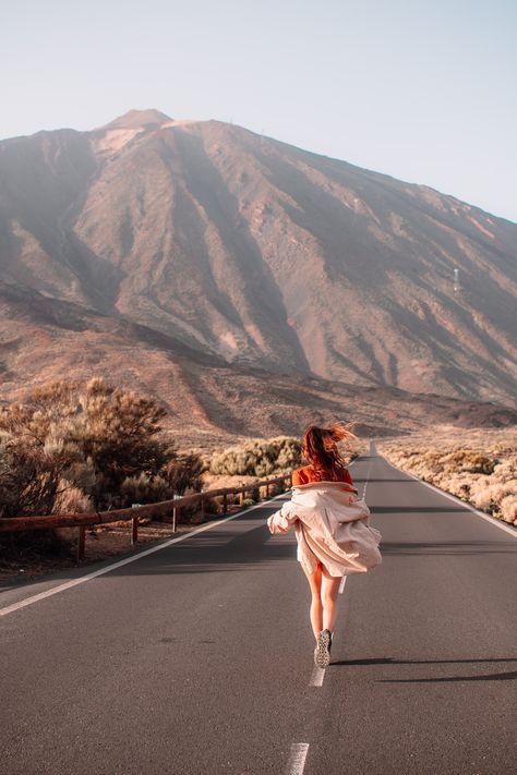 Where to go to get the best photo of Teide for your ig? Tenerife Photoshoot, Tenerife Photo Ideas, Aesthetic Tenerife, Tenerife Aesthetic, Shooting Aesthetic, Tenerife Travel, Tenerife Spain, Travel Photoshoot, Places Worth Visiting