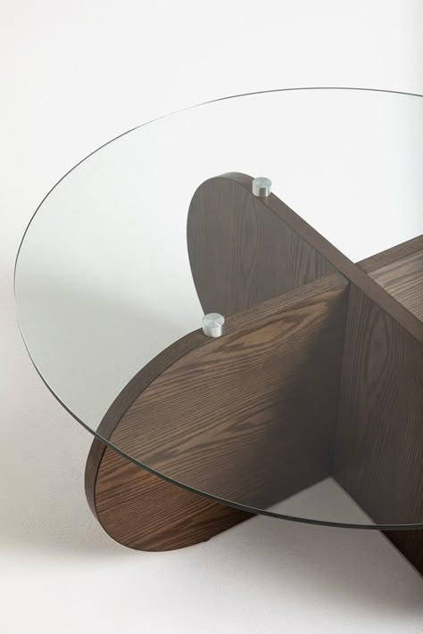 Elevate your living room with this chic and minimalist coffee table. A room-anchoring piece, its sleek round glass top elegantly rests on a curved wooden base in a unique clover shape. For a cohesive ensemble, pair with our Kendall Side Table. Rounded wood base Glass tabletop Variance in wood grain Pair with the Kendall Side Table for a cohesive look Assembly required, hardware included Curved Wood Coffee Table, Style Questionnaire, Curved Coffee Table, Wood And Glass Coffee Table, Glass Wood Table, Minimal Side Table, Coffee Table Glass, Coffee Table With Glass Top, Modern Glass Coffee Table