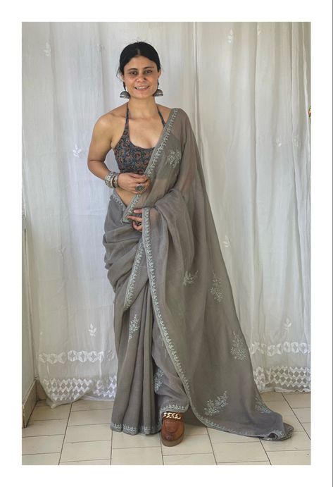 Hand embroidered chikankari kota doria saree Chakori Ethnic, Saree Colours, Saree Pose, Kota Doria Saree, Saree Drape, Saree Women, Saree Poses, Portrait Photography Poses, Stylish Sarees