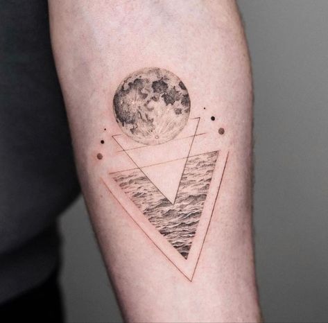 Triangle Moon Tattoo, Moon Tattoo Geometric, Wave And Moon Tattoo, Moon Wave Tattoo, Justin Tattoo, Seagull Tattoo, Tattoo School, Feather With Birds Tattoo, Moon Phases Tattoo