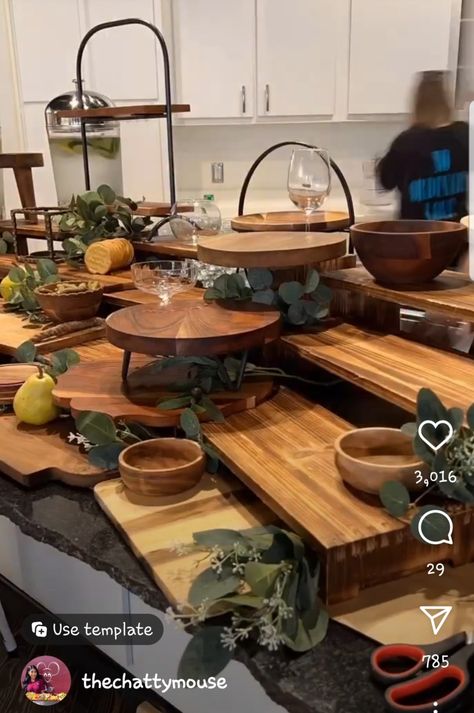 Buffet Food Table Ideas Decor, Finger Foods Set Up, Food Table Centerpieces, Finger Food Buffet Table Ideas, House Party Food Display, Grazing Table Decor, Finger Food Table Set Up, Grazing Table For Wedding, Food Spread Table Party Ideas