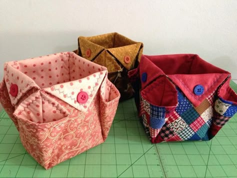 Fabric Boxes Tutorial, Fabric Basket Tutorial, Diy Sy, Fabric Box, Fabric Storage Boxes, Box Tutorial, Fabric Bowls, Trendy Sewing, Costura Diy