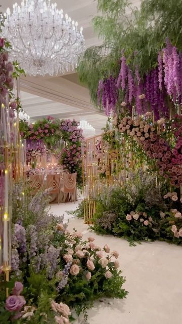 Sangeet Theme, Bride Groom Table, Enchanted Garden Wedding, Mediterranean Wedding, 2024 Inspiration, Modern Wedding Flowers, Classic Wedding Decorations, Persian Wedding, Luxury Wedding Decor