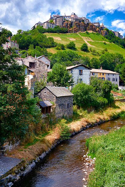 French Village House, 1800s Town Aesthetic, Old European House, European Village Aesthetic, Old Village Aesthetic, Old English Town Aesthetic, European Town Aesthetic, Italian Stone House, Italian Town Aesthetic