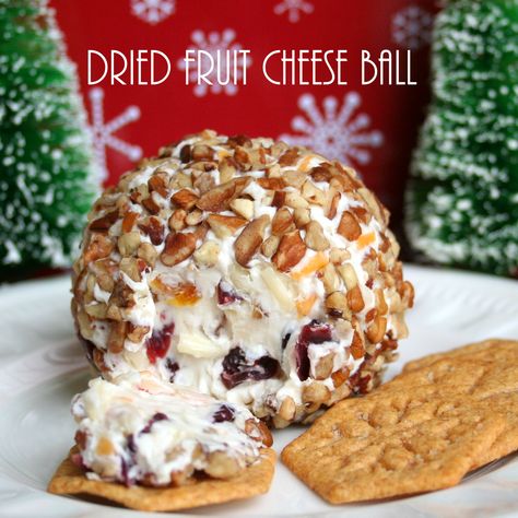 If you love fruit and cheese as much as I do, put this on your appetizer to-make list! Christmas Eve Appetizers, Best Christmas Appetizers, Tea Biscuits, Cheese Ball Recipes, Christmas Appetizers, Snack Mix, Cheese Ball, Dried Fruit, Graham Crackers