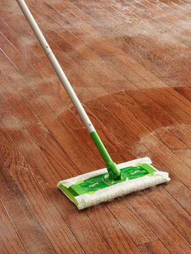 GH Readers' Picks: Most Innovative Products of All Time - Swiffer Sweeper #vipawards #hallloffame #swiffer Cleaning Laminate Wood Floors, Diy Cleanse, How To Clean Laminate Flooring, Wood Laminate Flooring, Household Cleaning Tips, Diy Cleaners, Cleaning Recipes, Diy Flooring, Cleaners Homemade