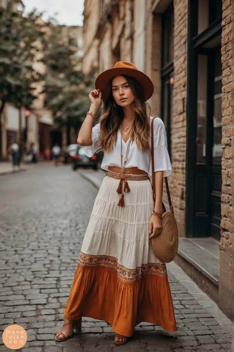 Women’s Boho Style, Roma Style Outfits, Beachy Boho Aesthetic Outfits, Bohemian Outfits Women, Colorful Boho Outfit, Chic Boho Outfits, Boho 2025, Bohemio Style, Boho 2024