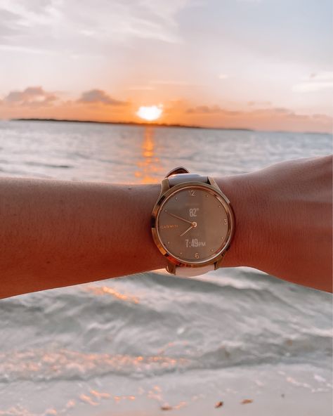 NEW Garmin Watch Review- Lily & Vivomove Luxe - Blushing Rose Style Blog Garmin Watch Aesthetic, Tracking Menstrual Cycle, Garmin Vivomove, Watch Review, Rose Style, Aesthetic Women, Silicon Bands, Garmin Watch, Material Girls