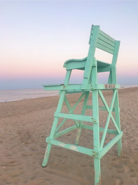 Lifeguard Aesthetic, Bondi Rescue Lifeguards, Window Art Ideas, Diy Pool Ideas, Bahamas House, Bondi Rescue, Lifeguard Stand, Chill Spot, Lifeguard Chair