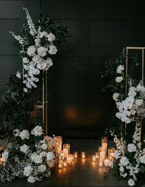 2023 Wedding Backdrop, Asymmetrical Floral Arch Wedding, Modern Wedding Altar Ideas, Art Deco Wedding Ceremony, Wedding Black Backdrop, Black Wedding Backdrop Ceremony, Black And White Ceremony Backdrop, Lush Wedding Decor, Elegant Wedding Arch Ideas