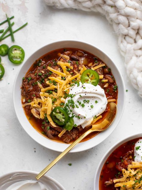 Brisket Chili - Slow Cooker Fire Roasted Brisket Chili Roasted Brisket, Different Chili Recipe, Roast Brisket, Slow Cooker Brisket, Brisket Chili, Fall Soup Recipes, Slow Cooker Chili, Fall Soups, Fire Roasted Tomatoes